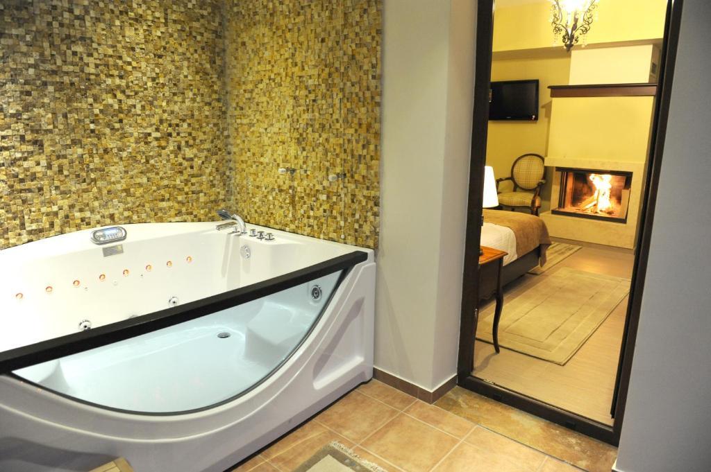 Agapi Luxury Hotel Káto Loutrákion Oda fotoğraf